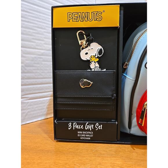 Peanuts Snoopy 3 Piece Gift Set Backpack Woodstock Charlie Brown Retro Timeless - Picture 2 of 9